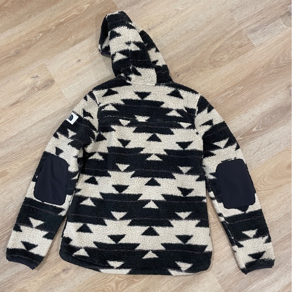 North Face Women’s Campshire Hoody - Picture 2 of 4